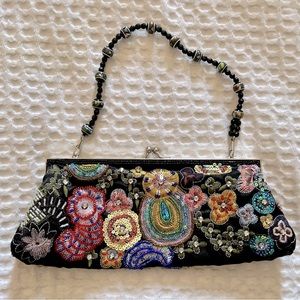 Sequins pouch